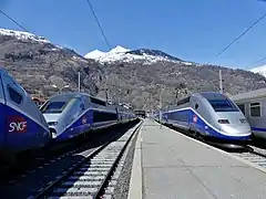 Rames TGV en stationnement en hiver.