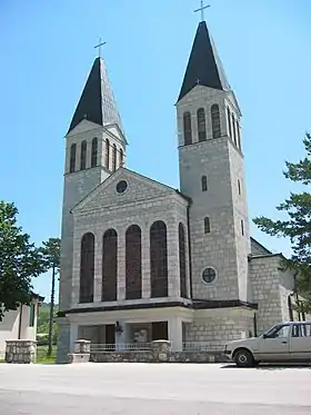 L'église catholique Saint-Jean-Baptiste de Podhum, 1964-1975.