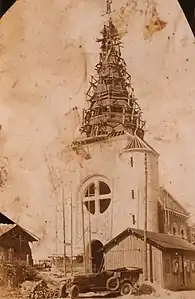 L'église de Pœuilly (Aisne) en reconstruction vers 1925.