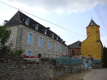 Ferme avec tour pigeonnier.