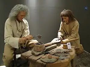 Reconstitution de la fabrication des gombiks dans un musée de Pohansko (zámek) (cs)