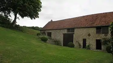 Bâtiment agricole à proximité du château.