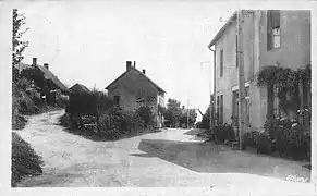 Carrefour du sud de la route de Champrobert et de la vieille rue, carte postale d'archive.