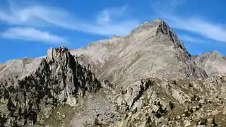 La pointe Giegn et le caïre Pounchu