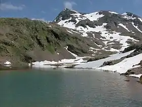 Vue de la pointe d'Archeboc depuis le lac Noir, au sud.