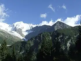 La pointe inférieure du Tricot, à gauche l'aiguille de Bionnassay