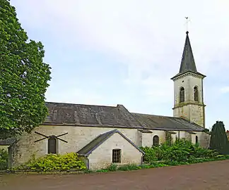 Grande église à plan rectangulaire.