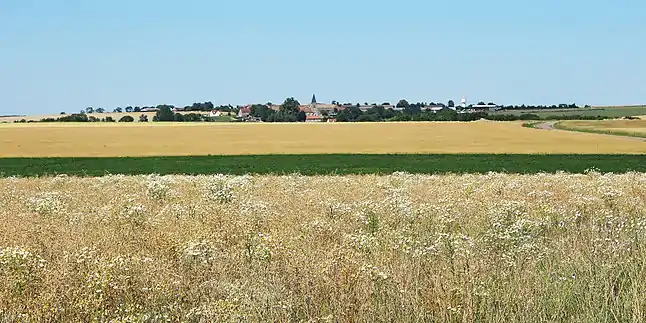 Poiseul-la-Ville, vue depuis la route de Frôlois.