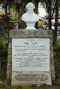 Monument à Pierre Poivre, jardin botanique de Victoria (Seychelles).