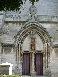 Porche de l'église Saint-Denis.