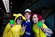 Photo de cosplayeur en Pikachu, Sacha et Ondine.