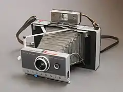 Polaroid 100 (1963–1966), utilisant le film-pack.