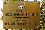 Plaque de l'ambassade de Pologne.