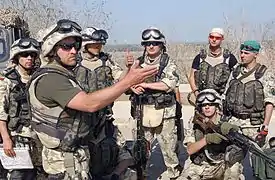 Patrouille de l'armée polonaise dans la région de Babylone en 2004