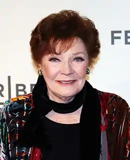 Polly Bergen interprète Kate Allen, la mère de la présidente.