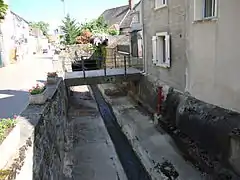 Rue de Pommard où coule l'Avant-Dheune.