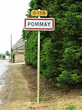 Entrée de Pommay par la RD 110