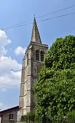 Le clocher du XVIe siècle classé monument historique.