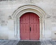 Détail du portail de l'église.
