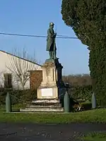 Le monument aux morts de Pommiers.