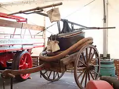 Fourgon d'incendie avec pompe à bras