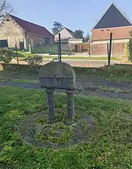 Ancienne pompe à eau (rue St Rémi)