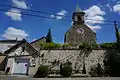 L'église et le local des pompiers.