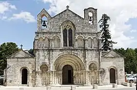 L'église Saint-Vivien de Pons.