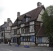 Maison du XVIIe siècle rue Notre-Dame-du-Pré (ancienne auberge du Vieux-Puits).