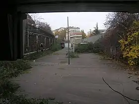 Quai de l'ancienne ligne d'Auteuil dans la gare de Pont-Cardinet, abandonné avant sa suppression vers 2010 pour construction d'un immeuble.