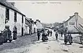 Pont-Coblant vers 1910 : la route vers le bourg de Gouézec (carte postale Villard)