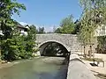 Pont-Vieux traversant l’Hyères entre Chambéry et Cognin.