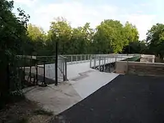 L'entrée de la voie verte sur le pont.