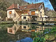 Le moulin sur la Glaie Noire affluent rive gauche du Cusancin.