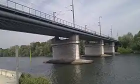 Le pont ferroviaire des Anglais vu depuis le chemin de halage à Bezons.