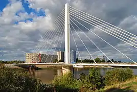 Le pont en construction en septembre 2010, vu du sud-ouest.