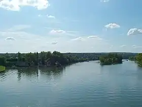 Ancien pont de Poissy vu du nouveau pont.