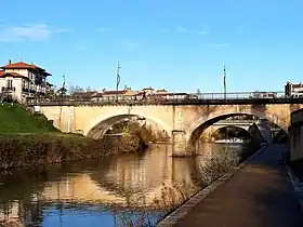 Pont des Droits-de-l'Homme sur la Midouze. La villa Mirasol est visible sur la gauche.