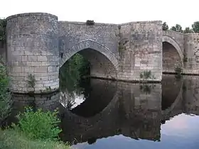 Pont à Saint-Savin sur Gartempe (environ XIIe ou XIIIe siècle) dans la Vienne