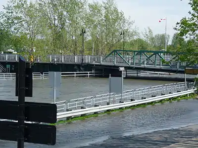 Écluse de Saint-Jean-sur-Richelieu lors des inondations du bassin du lac Champlain et de la rivière Richelieu en 2011