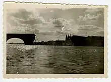  Photographie du pont après la destruction des arches lors de la retraite de l'armée allemande (1944)