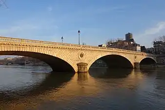 Le pont Louis-Philippe vu depuis l'île, en direction de la rive droite.