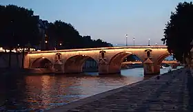 Le pont Marie au crépuscule.