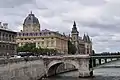 Pont avec le tribunal de commerce et la Conciergerie.