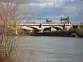 Vue sur le pont depuis le parc Saint-Clair