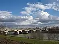 Vue sur le pont depuis le parc Saint-Clair