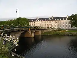 Caserne ClissonFaçades et toitures de la caserne et des deux bâtiments qui l'encadrent