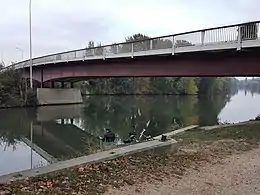 Pont sur le bras mort (côté Meulan).