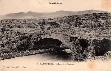 Le pont Roche en 1902, qui a résisté à l'éruption.