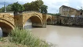 Le Pont sur l'Ouvèze vue du centre ville de Bédarrides